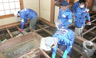 東日本大震災支援の様子の写真02